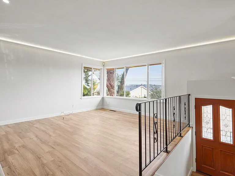 2611 Ponce Ave — Photo 7