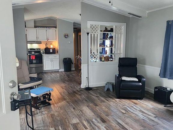 4th image of 33 Tanglewood Dr