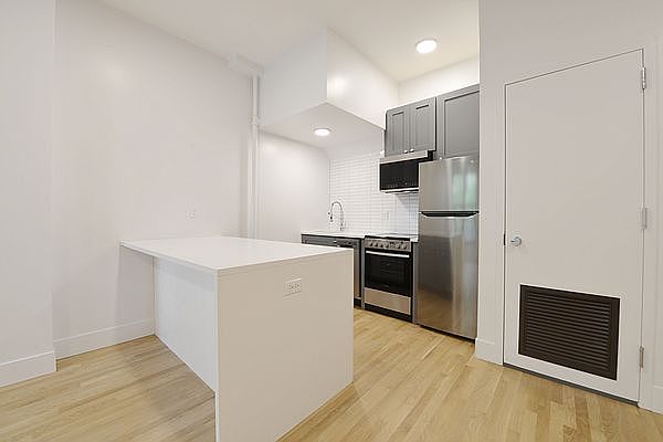 1st image of 39 Saint Pauls Pl #1