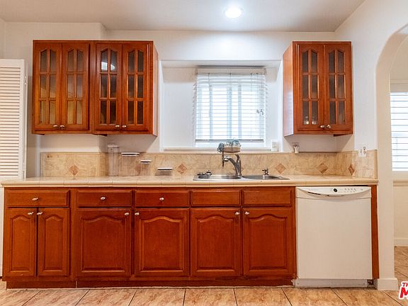 4th image of 8714 S Wilton Pl