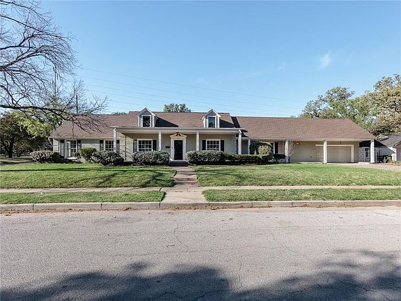 2nd image of 2501 Carnation Ave