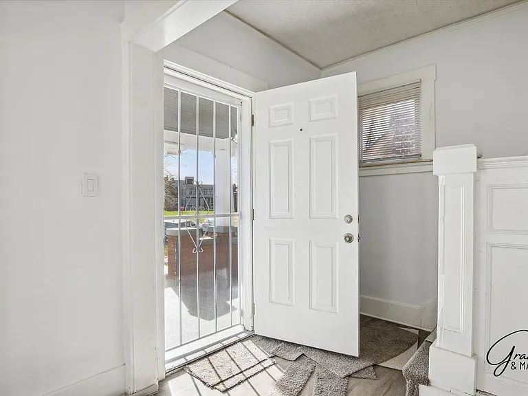 64 Glendale St — Photo 3