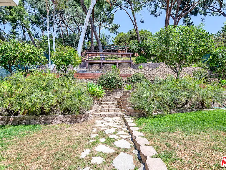 4076 Tropico Way — Photo 23