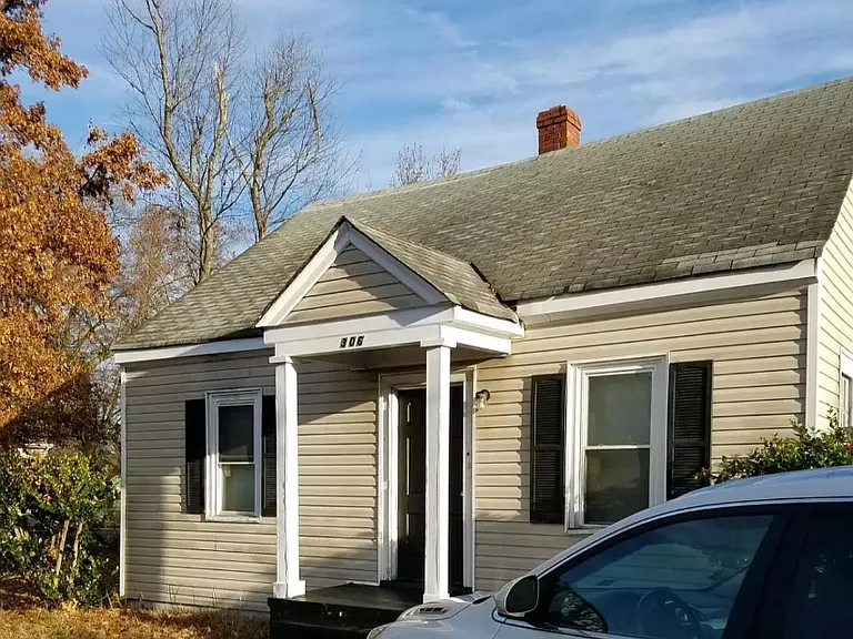 306 Saint Claire Ln — Photo 1