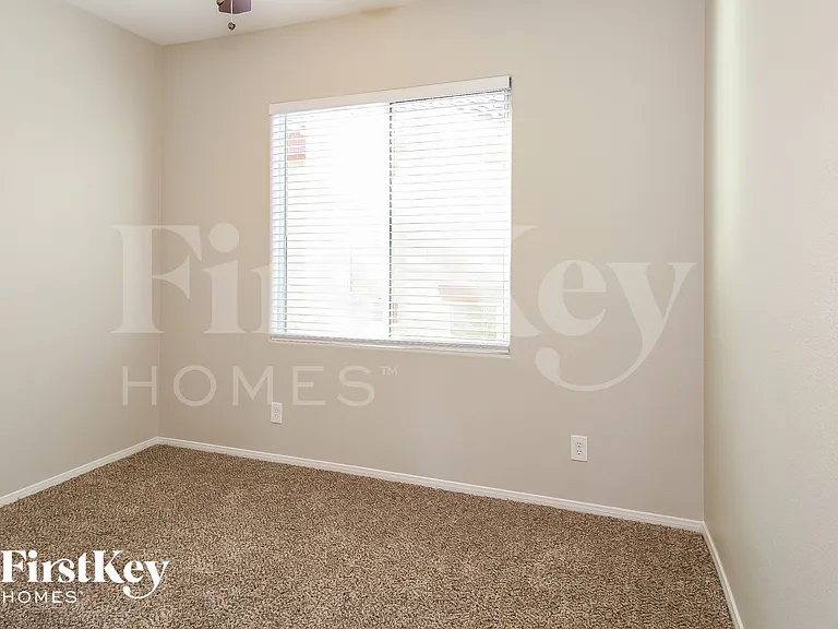 10552 Lessona St — Photo 12