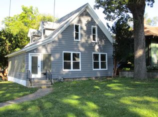 702 N Division St, Harvard, IL 60033