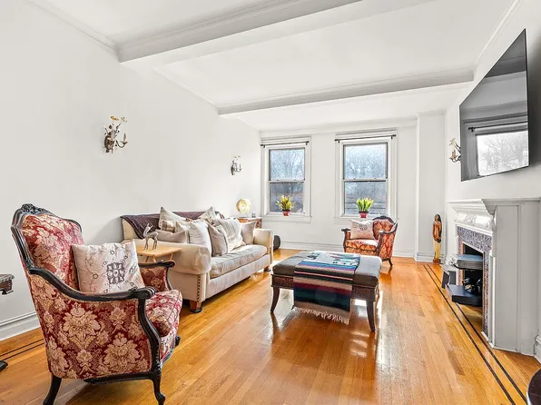 41 Eastern Pkwy APT 3A, Brooklyn, NY 11238