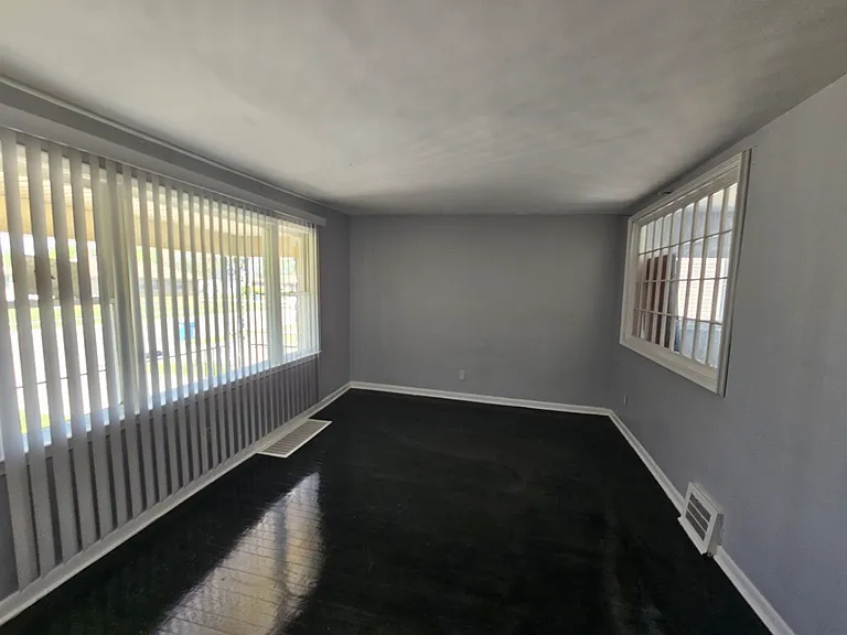 27829 Carlysle St — Photo 2