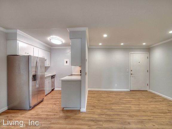 5th image of 284 Tyrella Ave APT 7