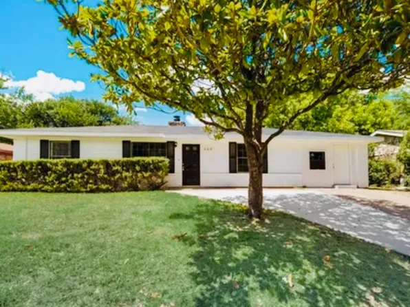 208 Austin Ave, Corsicana, TX 75110