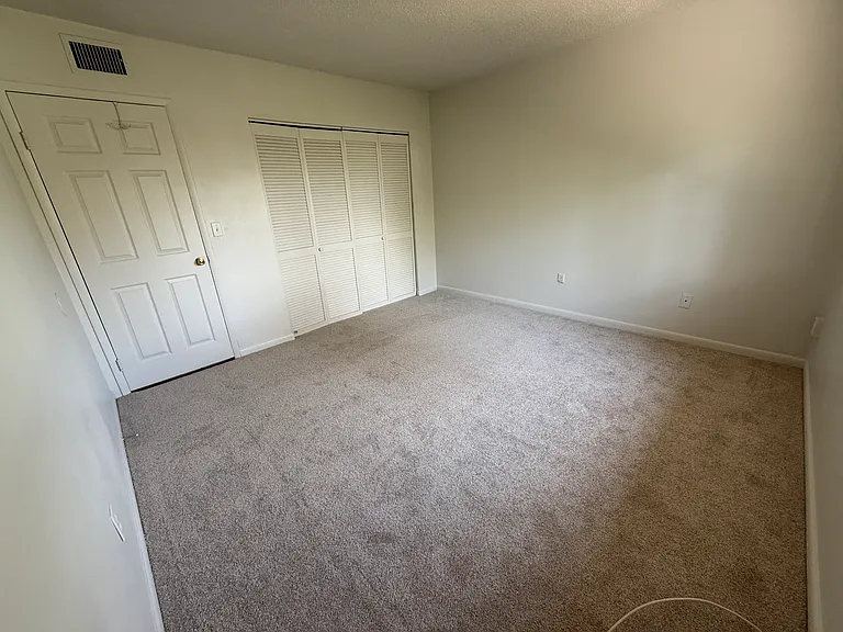 136 Country Club Dr #D — Photo 11