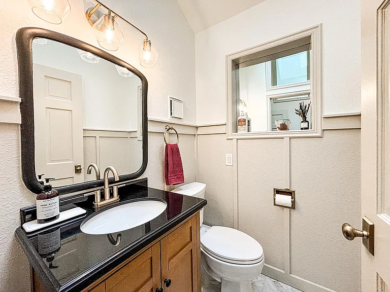 819 N Cedar St — Photo 21