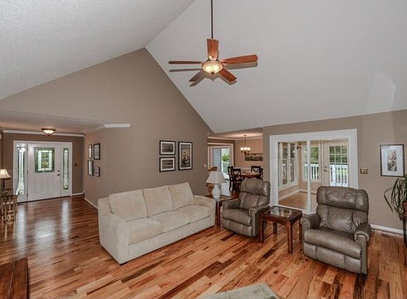 4th image of 200 Glenclairn Ct