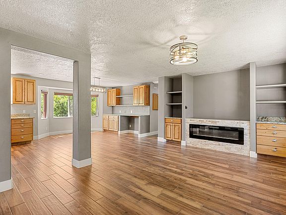 5th image of 55 E Spring Dr