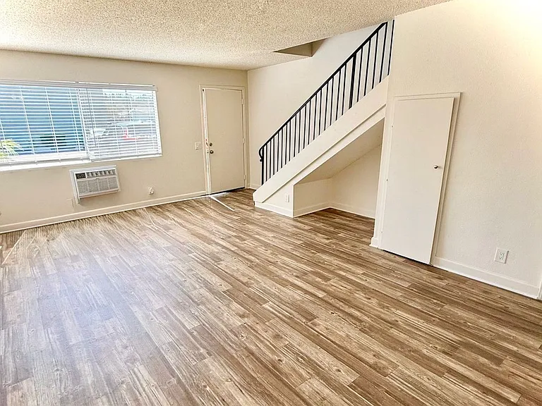 Anza Oaks Apartments — Photo 40