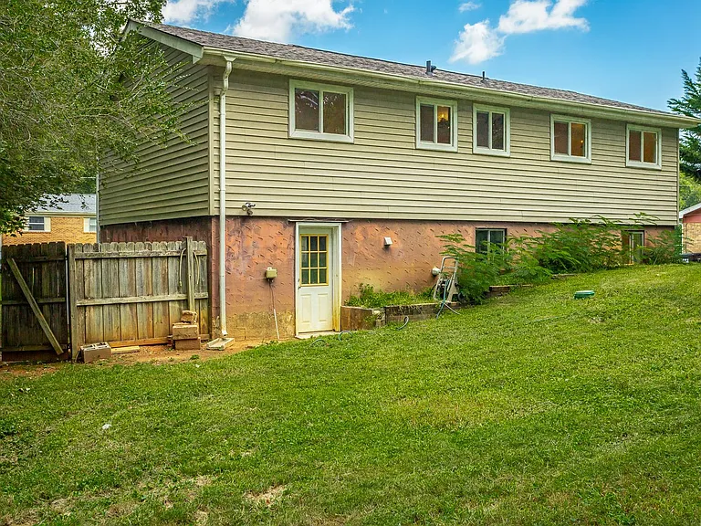 1364 Meadowood Dr — Photo 43