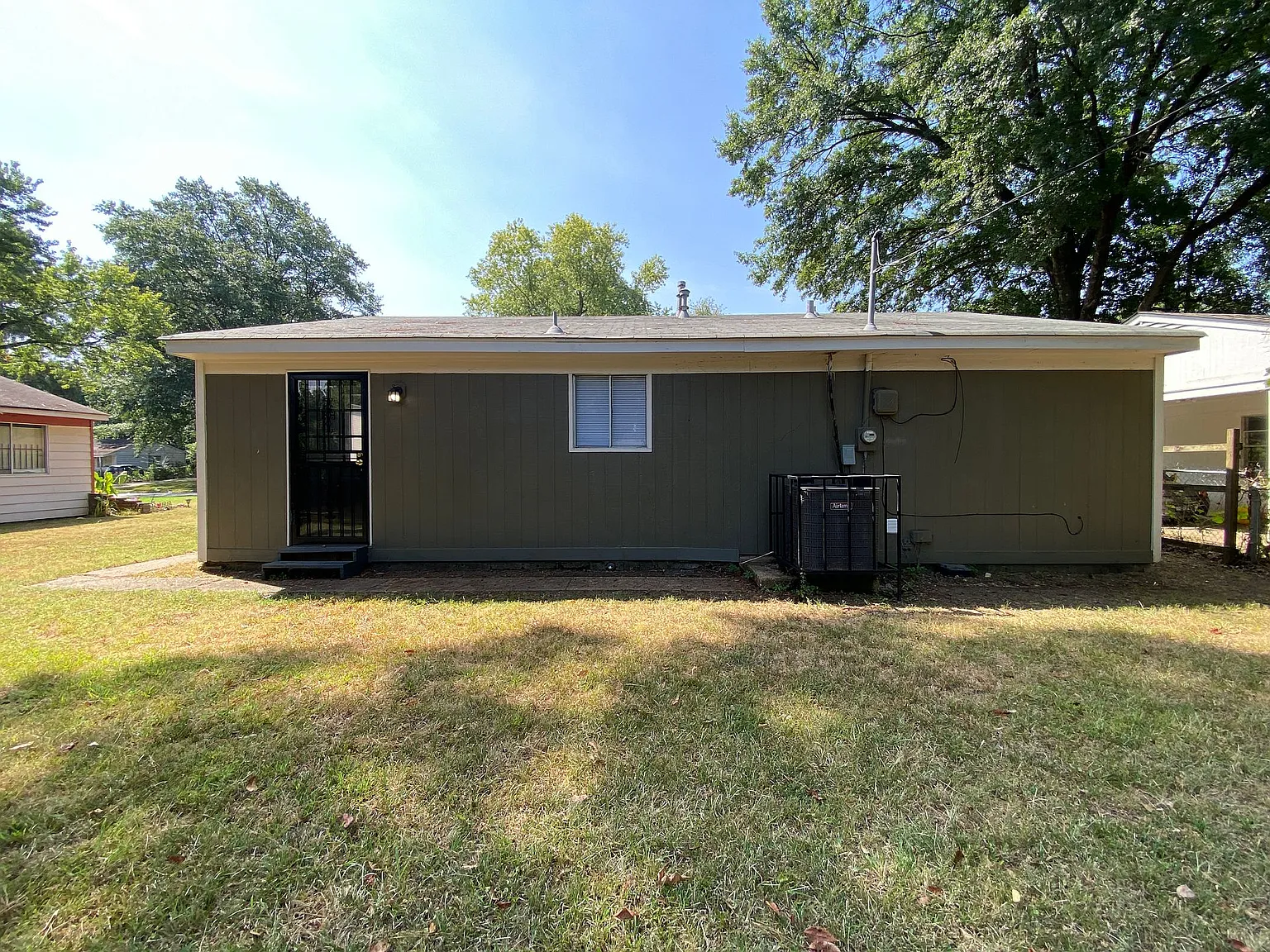 624 Frayser Dr — Photo 2