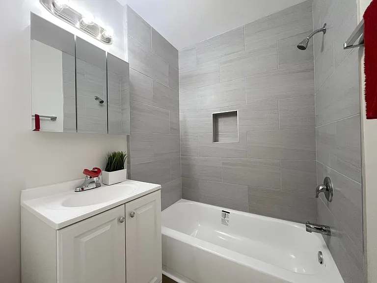 1381 Temple Ave — Photo 8