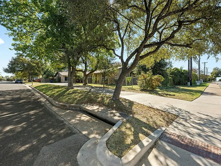 3713 Menchaca Rd #A — Photo 26