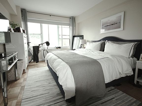 3rd image of 23 Greenwich Ave #7G