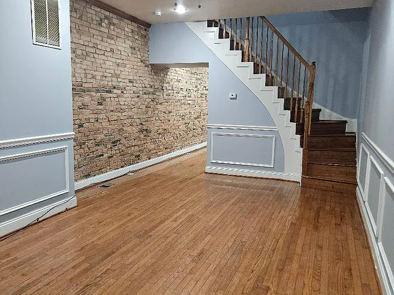 1122 Myrtle Ave — Photo 2