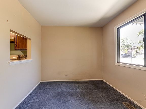 4th image of 821 Hughes Pl