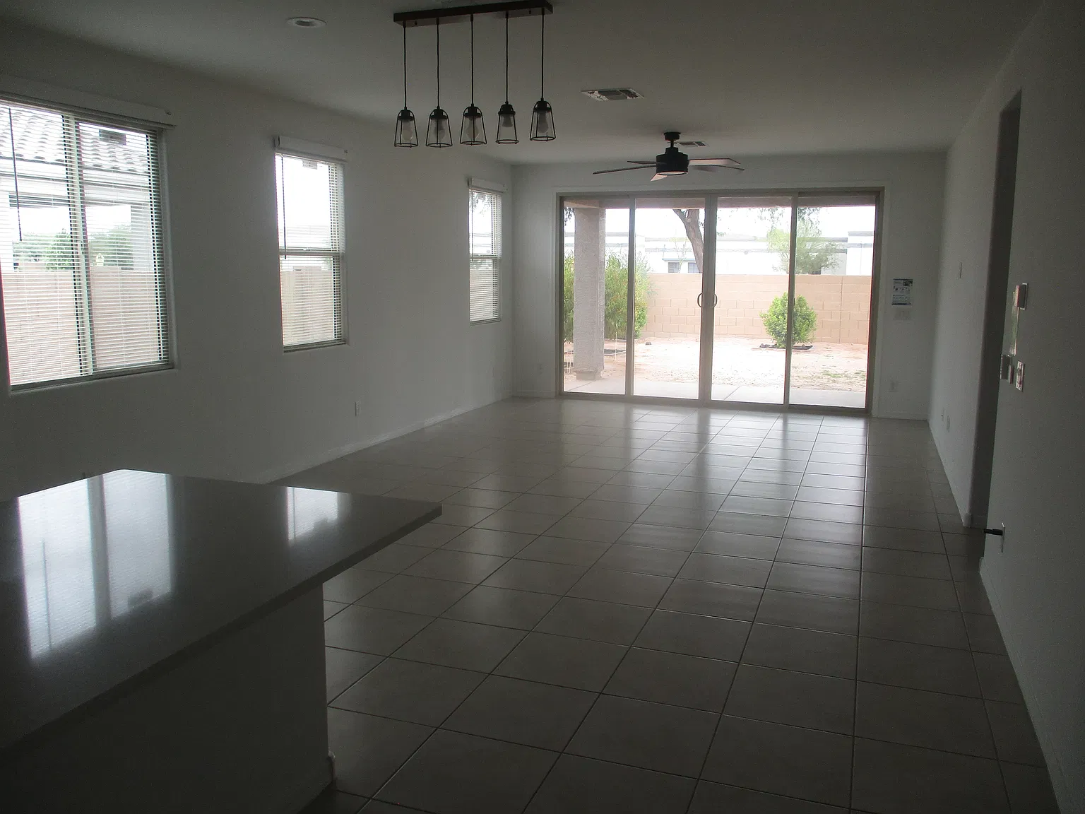 4 bed, 2040 sqft, $1,875 — Photo 4