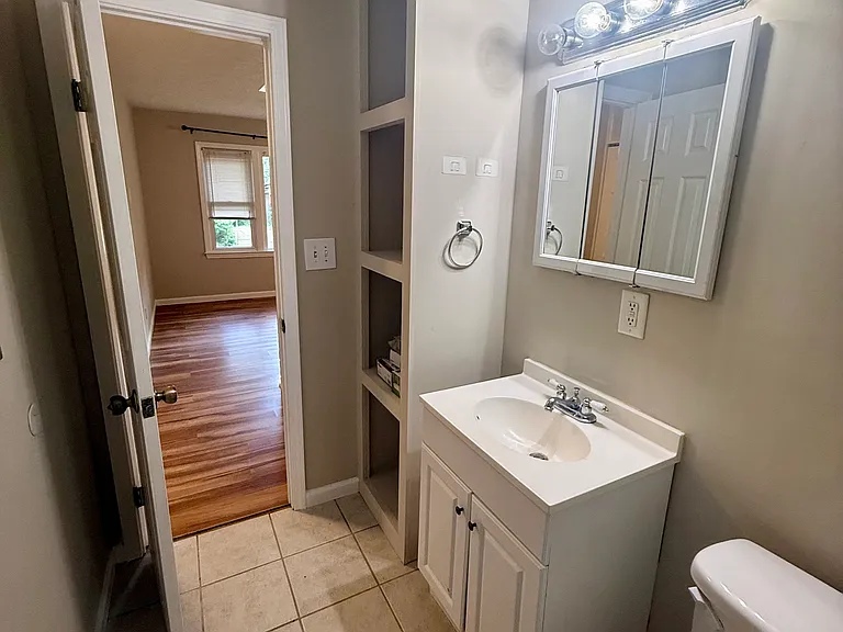 129 The Brooklands Ave — Photo 12