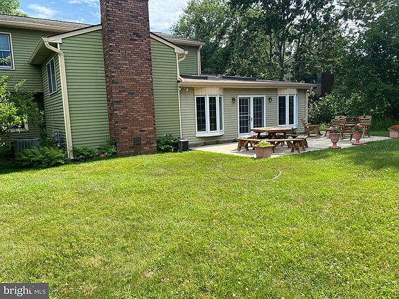 4th image of 46 Hamilton Ln S