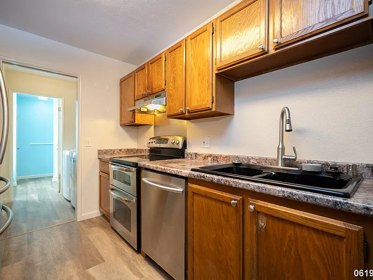 77 Karsten Dr #26C — Photo 10