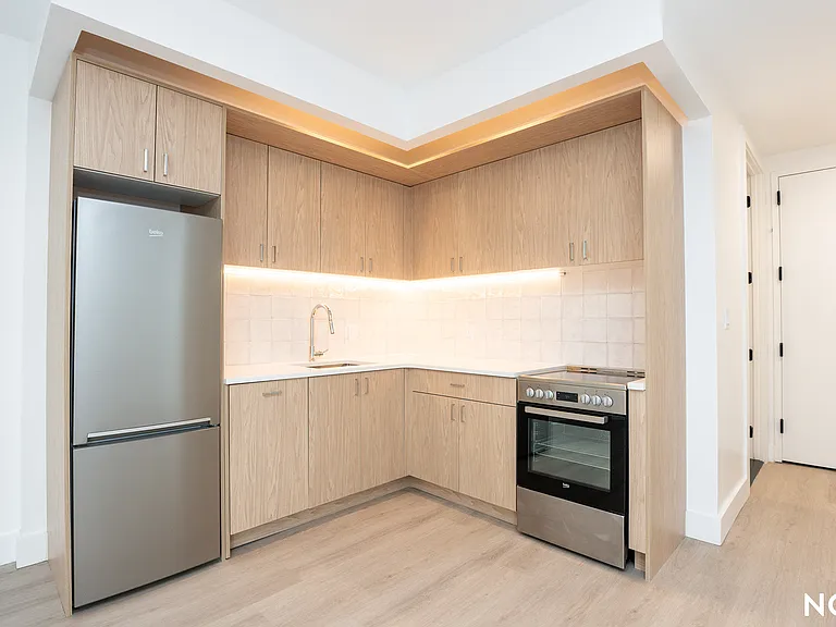 649 Hart St #3B — Photo 3