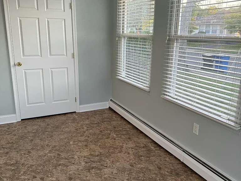 19 Niagara Dr — Photo 2