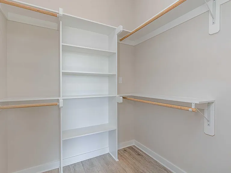 Middle Sound West Apartments — Photo 91