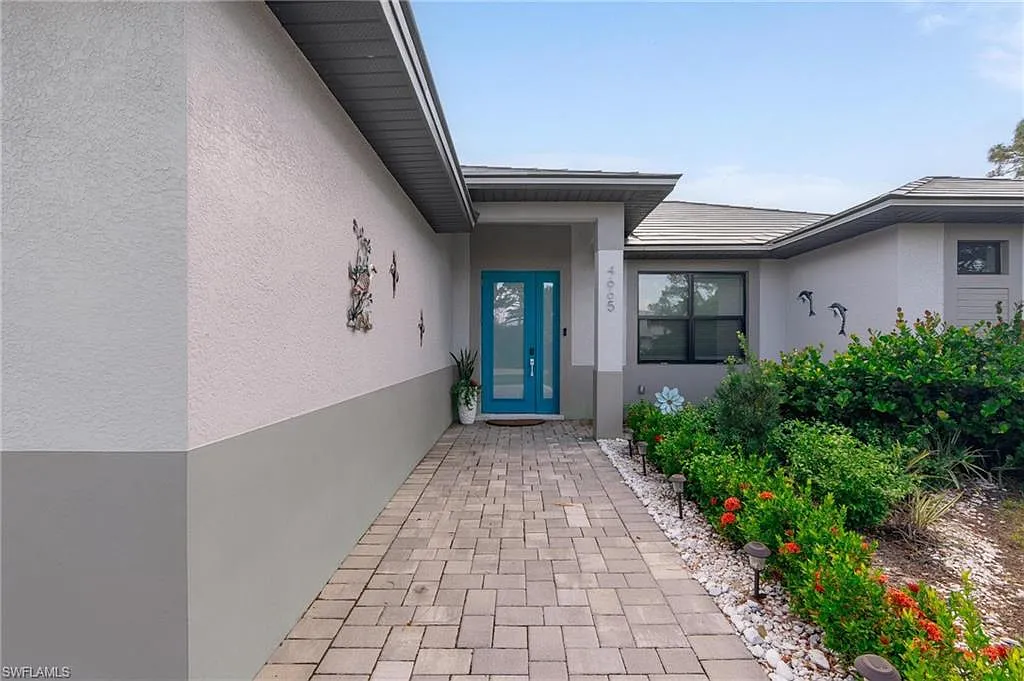 3 bed, 2.0 bath, 1880 sqft, $12,000 — Photo 3