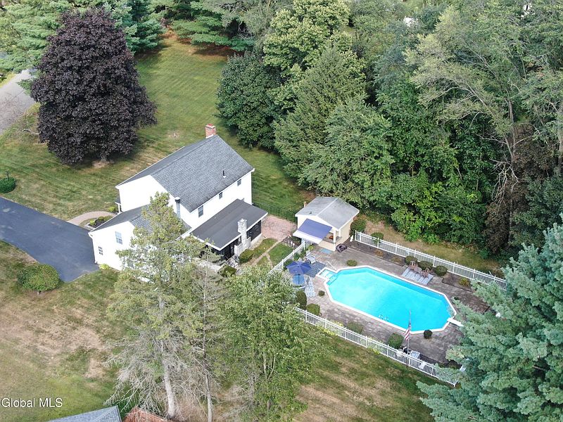 3rd image of 4 Conifer Drive
