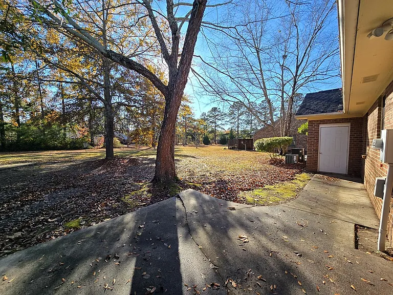 2230 Tudor St — Photo 14