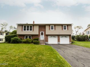 66 Winesap Rd, Pittsfield, MA 01201