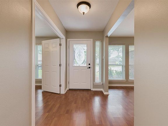 4th image of 22803 Old Church Ln