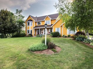 N52W26793 Janet Ct, Pewaukee, WI 53072