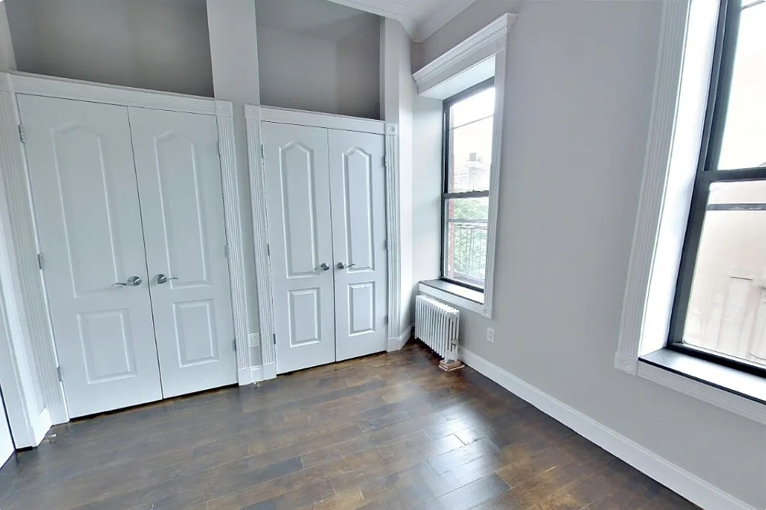 127 East 7th Street — Photo 4