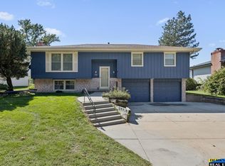 10305 W St, Omaha, NE 68127