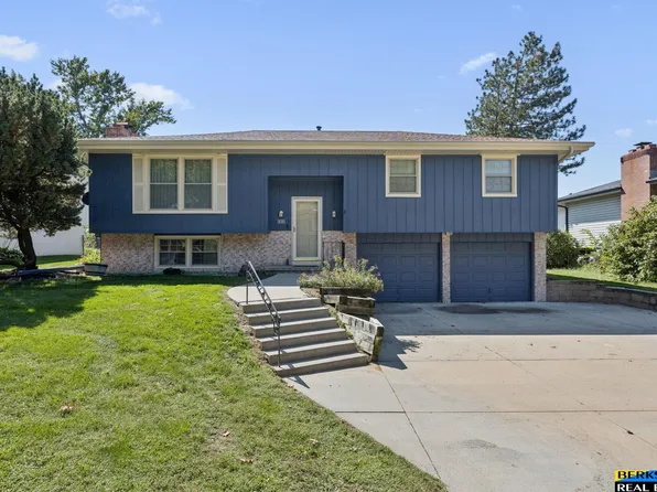 10305 W St, Omaha, NE 68127