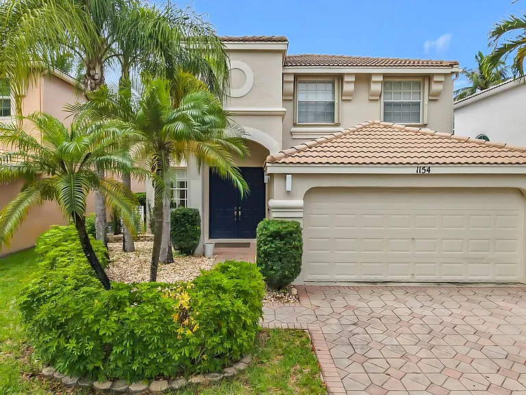 1154 Oakwater Dr — Photo 1