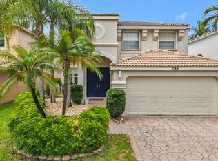 1154 Oakwater Dr, Royal Palm Beach, FL 33411
