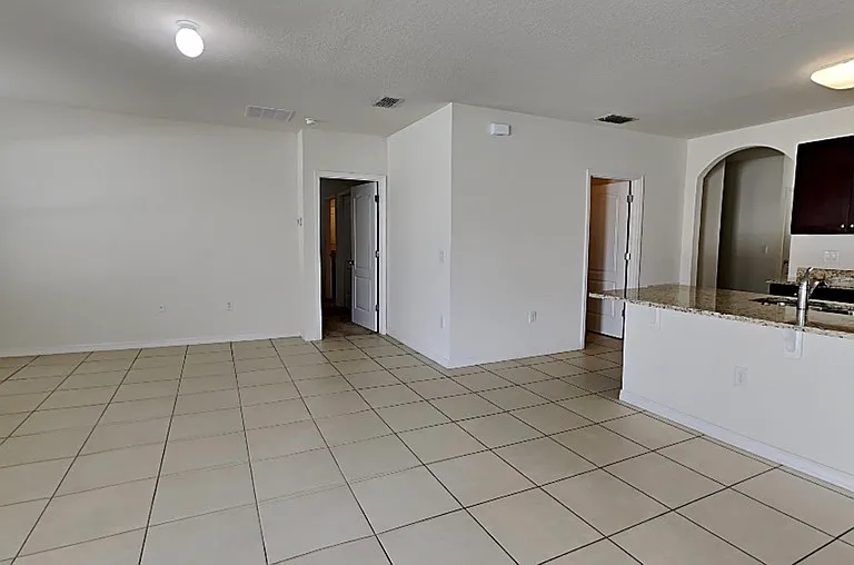 320 Aberdeen Dr — Photo 5