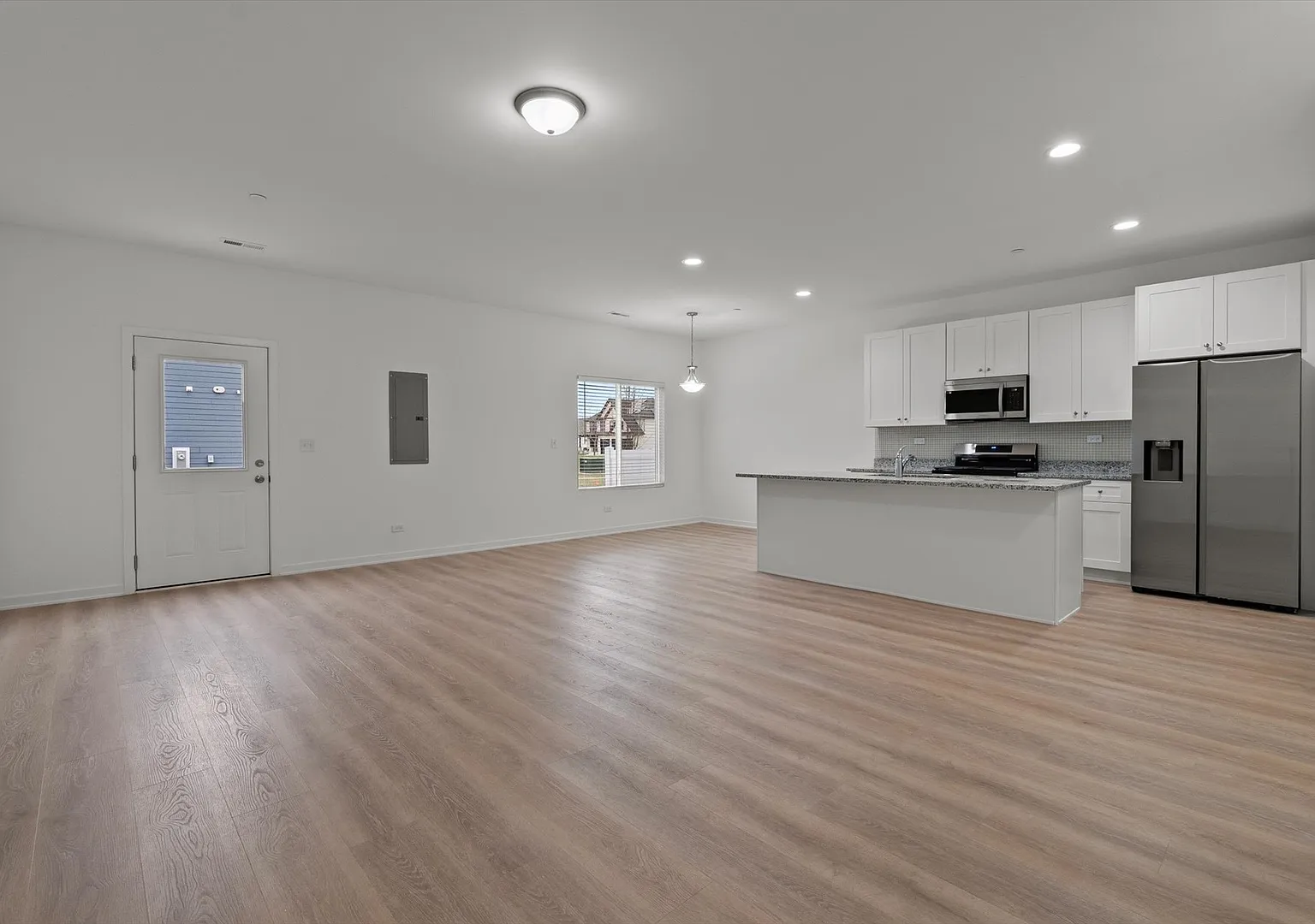 3 bed, 2.5 bath, 1696 sqft, $2,500 — Photo 2