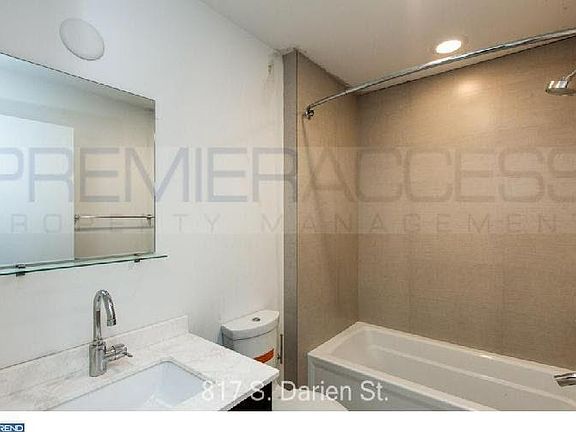2nd image of 821 S Darien St