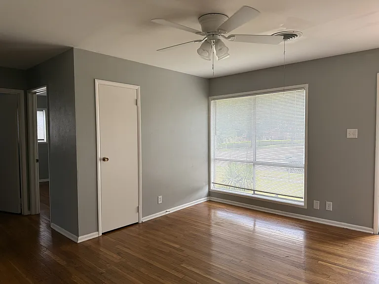 1409 Metropolitan Dr — Photo 4