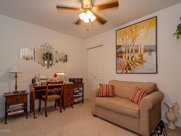 3rd image of 1323 Honeysuckle Ln