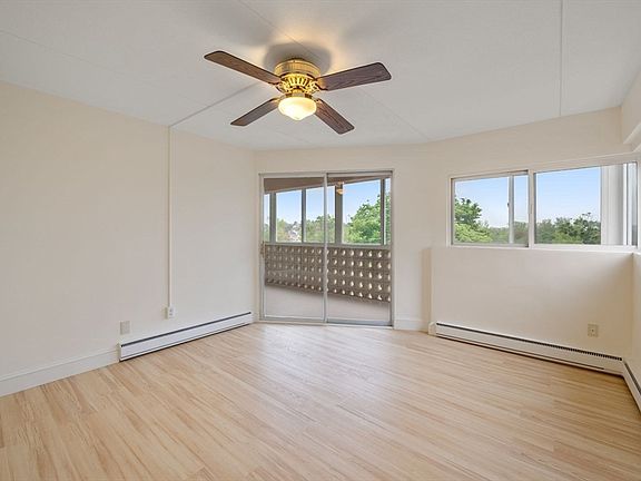 3rd image of 53 Melrose St APT 5H